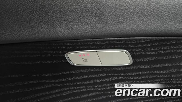 Mercedes-Benz E-Class 2023 — photo 28