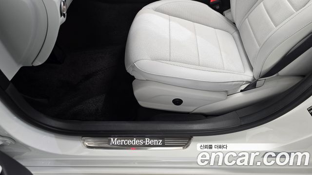 Mercedes-Benz E-Class 2023 — photo 30