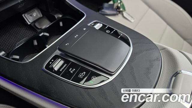 Mercedes-Benz E-Class 2023 — photo 31