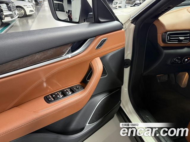 Maserati Levante 2017 — photo 11