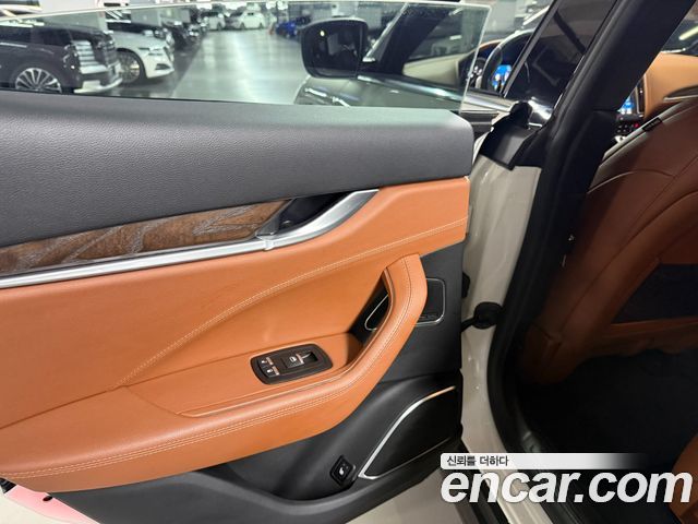 Maserati Levante 2017 — photo 17