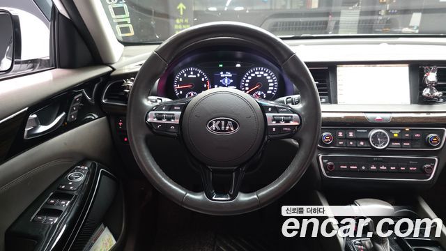 Kia K7 2019 — photo 19