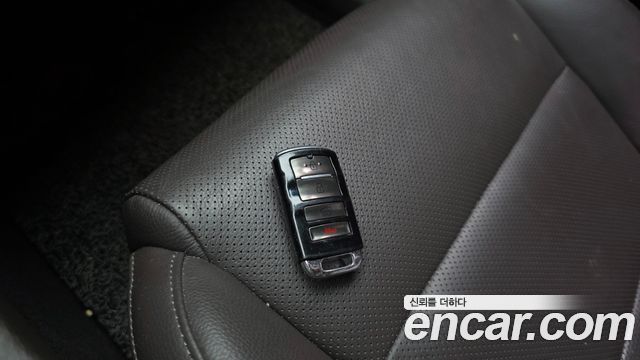 Kia K7 2019 — photo 30