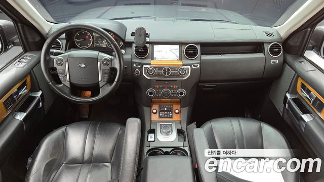 Land Rover Discovery 2015 — photo 10