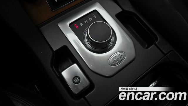 Land Rover Discovery 2015 — photo 12