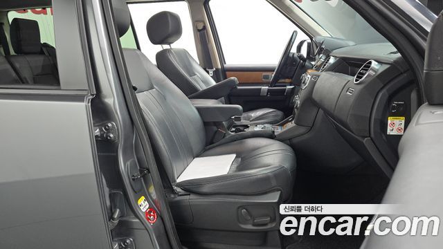 Land Rover Discovery 2015 — photo 18
