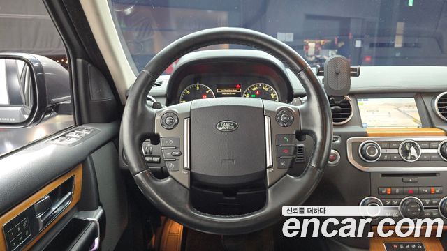 Land Rover Discovery 2015 — photo 19