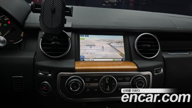 Land Rover Discovery 2015 — photo 22