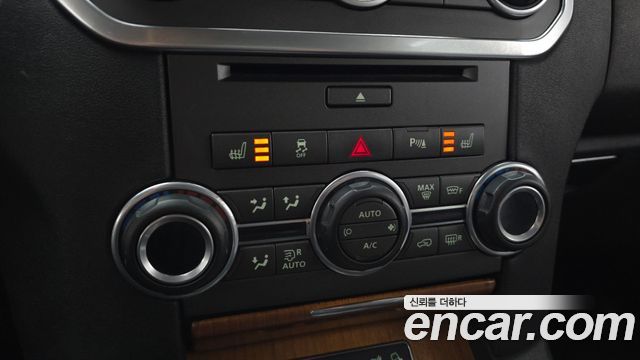 Land Rover Discovery 2015 — photo 23
