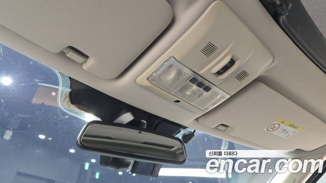 Land Rover Discovery 2015 — photo 25