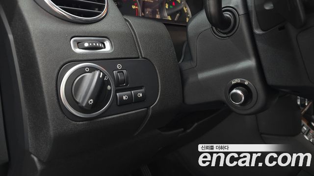 Land Rover Discovery 2015 — photo 26