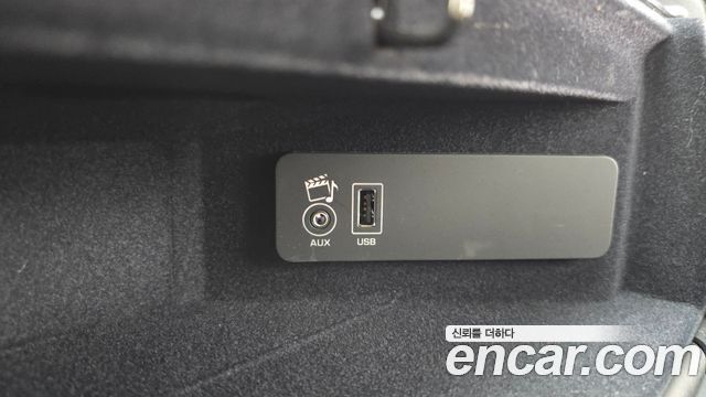 Land Rover Discovery 2015 — photo 27