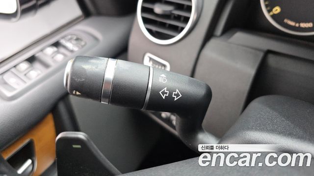 Land Rover Discovery 2015 — photo 29