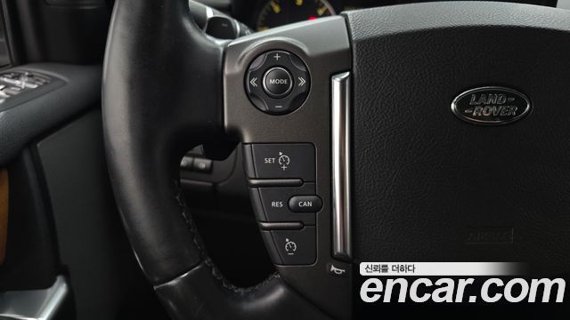Land Rover Discovery 2015 — photo 31