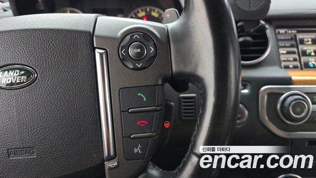 Land Rover Discovery 2015 — photo 32