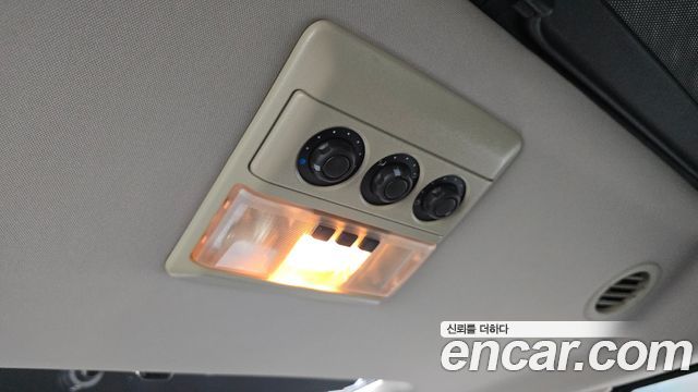Land Rover Discovery 2015 — photo 33