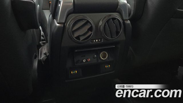 Land Rover Discovery 2015 — photo 34
