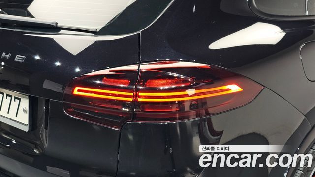 Porsche Cayenne 2018 — photo 9