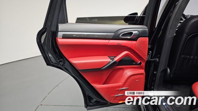 Porsche Cayenne 2018 — photo 15