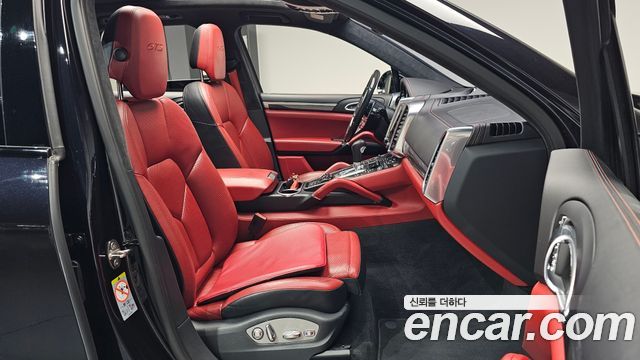 Porsche Cayenne 2018 — photo 16
