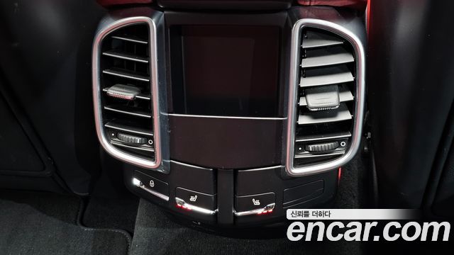 Porsche Cayenne 2018 — photo 28