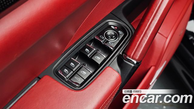 Porsche Cayenne 2018 — photo 30