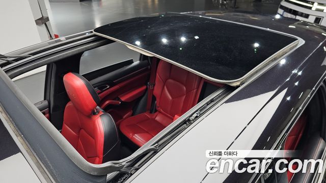 Porsche Cayenne 2018 — photo 32