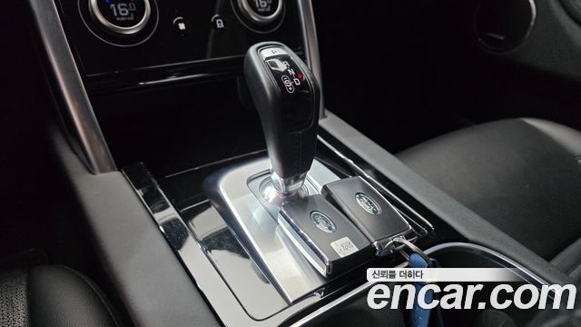 Land Rover Discovery Sport 2023 — photo 12