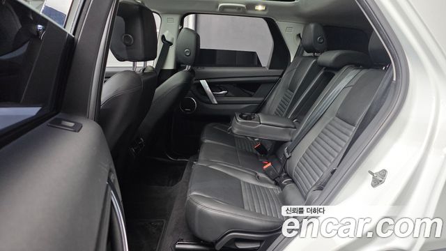 Land Rover Discovery Sport 2023 — photo 18