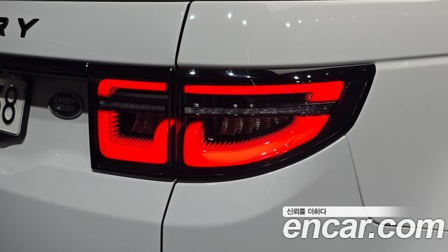 Land Rover Discovery Sport 2023 — photo 9