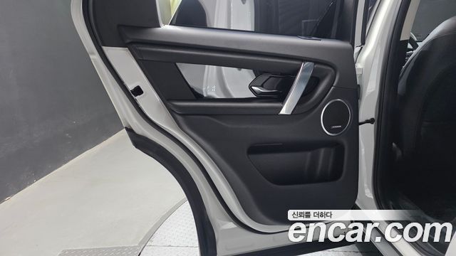 Land Rover Discovery Sport 2023 — photo 15