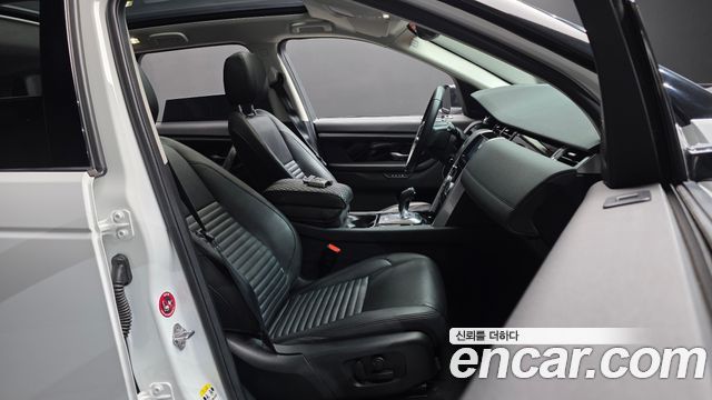 Land Rover Discovery Sport 2023 — photo 16