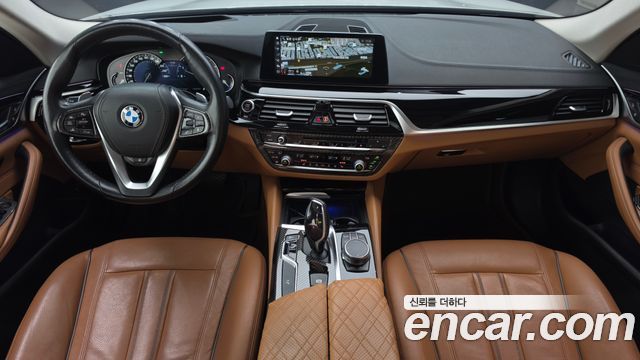 BMW 5-Series 2018 — photo 10
