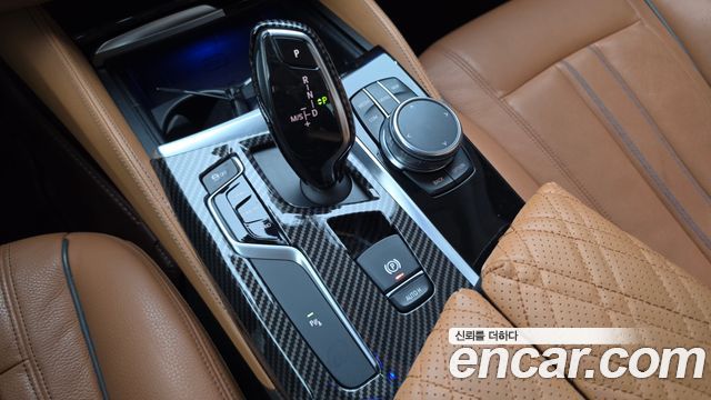 BMW 5-Series 2018 — photo 12