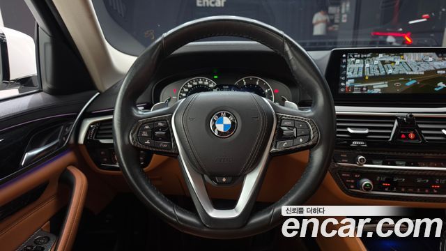 BMW 5-Series 2018 — photo 19