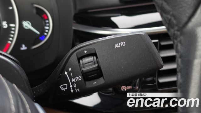 BMW 5-Series 2018 — photo 26