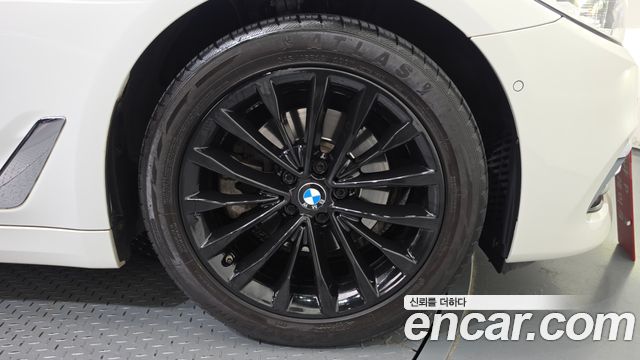 BMW 5-Series 2018 — photo 7