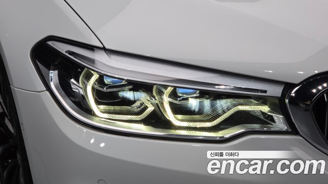 BMW 5-Series 2018 — photo 8