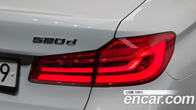 BMW 5-Series 2018 — photo 9