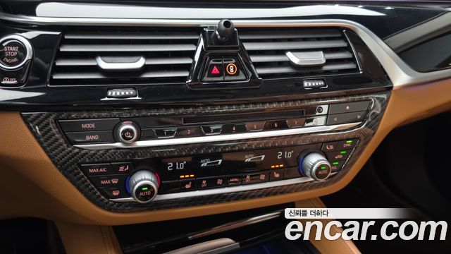 BMW 5-Series 2018 — photo 29