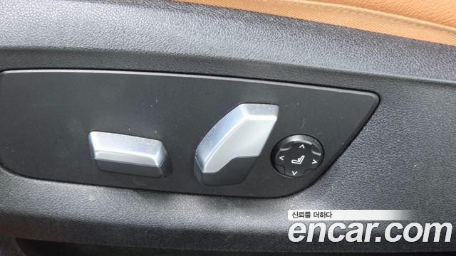BMW 5-Series 2018 — photo 30