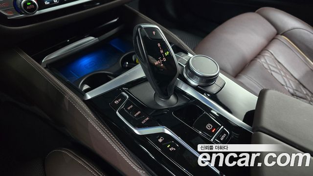 BMW 5-Series 2023 — photo 12