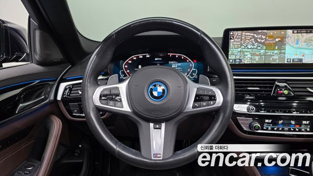 BMW 5-Series 2023 — photo 18