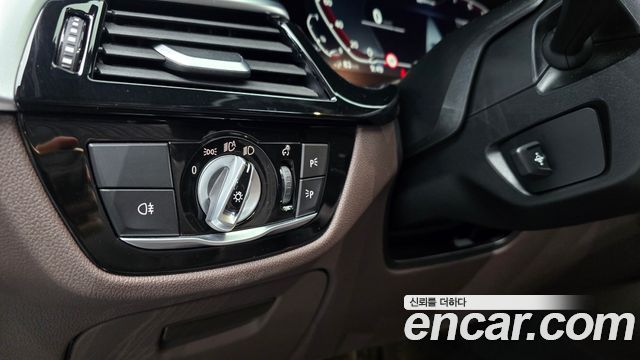 BMW 5-Series 2023 — photo 19