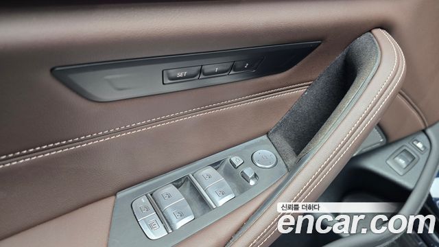 BMW 5-Series 2023 — photo 25