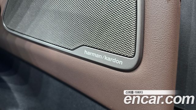BMW 5-Series 2023 — photo 26