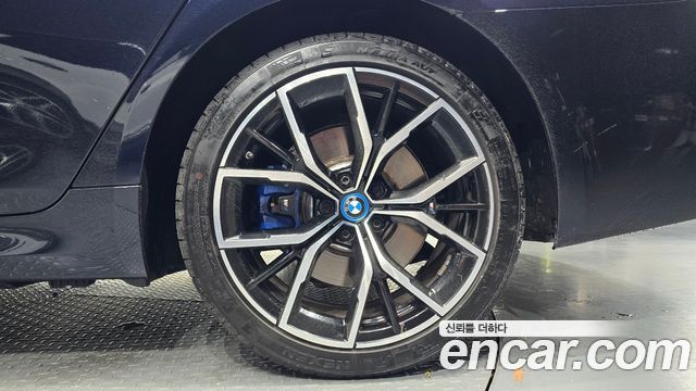 BMW 5-Series 2023 — photo 7