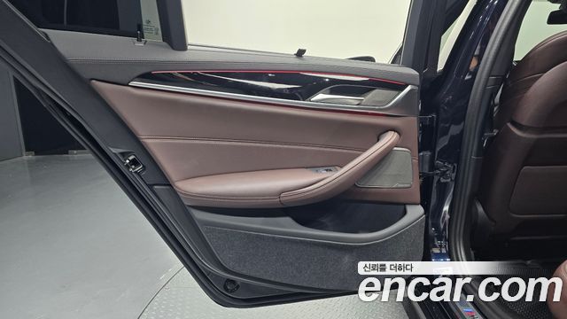 BMW 5-Series 2023 — photo 15