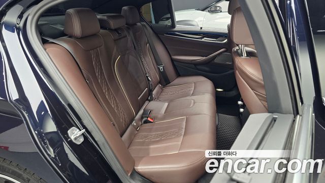 BMW 5-Series 2023 — photo 16