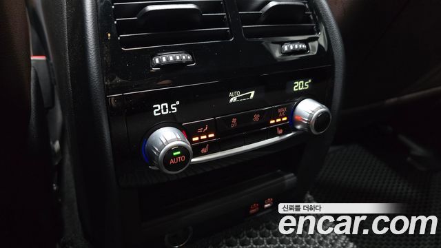 BMW 5-Series 2023 — photo 27